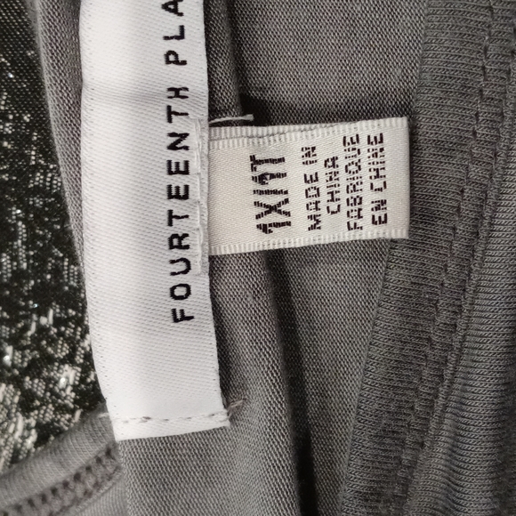 Cold shoulder detailed top - Picture 4 of 6